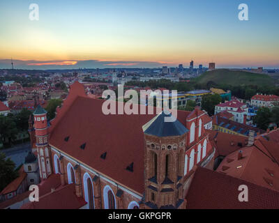 Antenna. Vilnius, Lituania: St Anne e chiese Bernadines Foto Stock