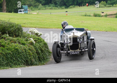 Jo Blakeney-Edwards getta la sua 1929 Frazer Nash Super Sports nella rotonda al 2016 Chateau Impney Hill Climb Foto Stock