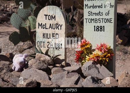 La tomba di marcatori di Tom McLaury e Billy Clayton assassinato sulle strade di nel 1881. Foto Stock