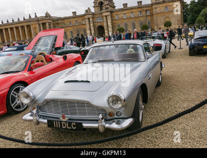 Una Aston Martin DB5 in mostra al Palazzo di Blenheim Foto Stock