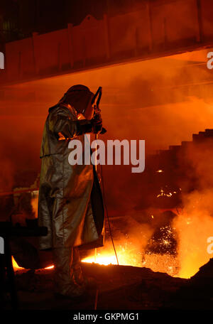 Lavoratore di acciaio in pianta in acciaio Foto Stock