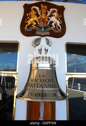 La nave di campana. HMY BRITANNIA, Ocean Terminal. Edimburgo. La Scozia. Regno Unito Foto Stock