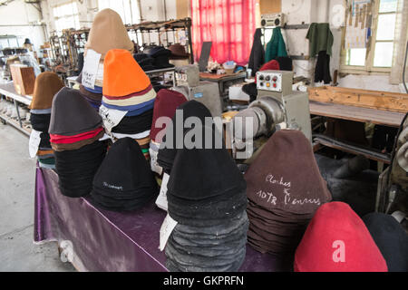 Cappello in feltro la produzione in fabbrica a Couiza,Aude,a sud della Francia.tradizionali artigiani produrre. Foto Stock