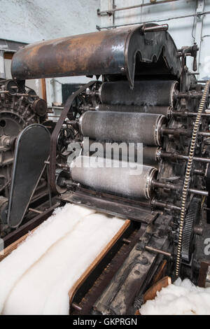 Cappello in feltro la produzione in fabbrica a Couiza,Aude,a sud della Francia.tradizionali artigiani produrre. Foto Stock