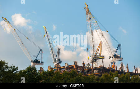 Gru utilizzata nella costruzione del 30 cantieri Hudson progetto sul lato ovest di New York venerdì 19 agosto, 2016. (© Richard B. Levine) Foto Stock