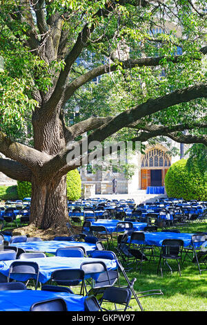 Prato di fronte White-Gravenor Hall con tavoli e sedie durante la Georgetown University reunion. Foto Stock