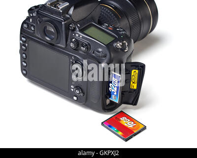 Flash card CF e fotocamera DSLR close-up Foto Stock