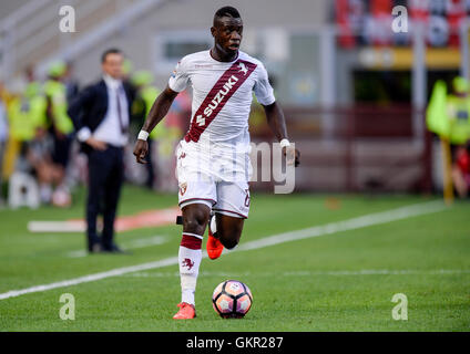 Milano, Italia. 21 Ago, 2016. Afriyie Acquah in azione durante la serie di una partita di calcio tra AC Milano e Torino FC. AC Milan vince 3-2 su Torino FC. Credito: Nicolò Campo/Pacific Press/Alamy Live News Foto Stock