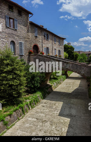 Un delizioso assaggio di Gubbio, medievale città italiana Foto Stock