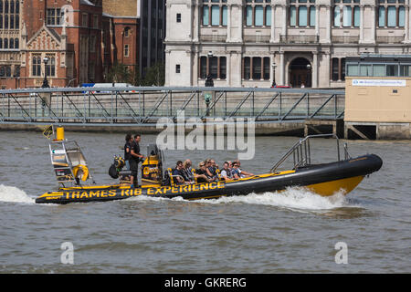 Thames esperienza di nervatura barca sul fiume Tamigi, Londra Foto Stock