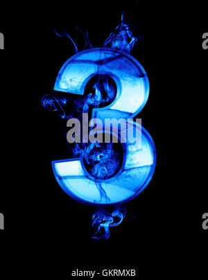 Tre, illustrazione di numero con effetti di cromo e blue fire Foto Stock