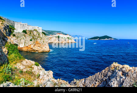 Dubrovnik, Croazia. Spettacolare pittoresca vista sul centro storico di Ragusa e Lovrijenac fortezza. Foto Stock