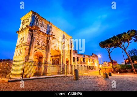 Roma, Italia. Arco di Costantino Imperatore commemorare la vittoria su Massenzio in 312annuncio, Impero Romano guerra civile. Foto Stock