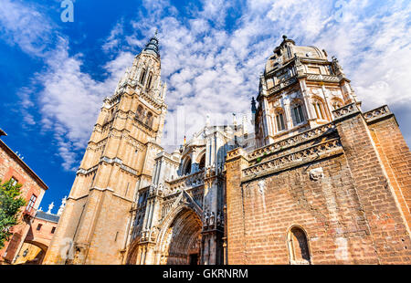 Toledo, Spagna. Primate Catedral nella città antica su una collina sopra il fiume Tago, Castilla la Mancha medievale di attrazione Espana Foto Stock