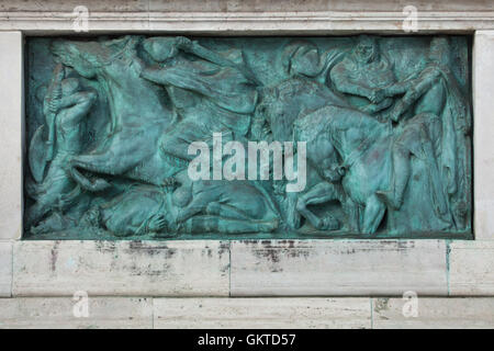 Il re Ladislao IV di Ungheria sconfigge il re Ottocaro II di Boemia alla Battaglia sul Marchfeld il 26 agosto 1278. Rilievo bronzeo da scultore ungherese Gyorgy Zala sul millennio monumento nella piazza degli Eroi in Budapest, Ungheria. Foto Stock