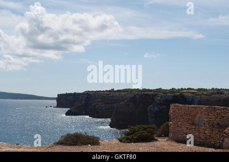 Fomentera, isole Baleari: la scogliera di Punta Prima sul capo orientale dell'isola Foto Stock