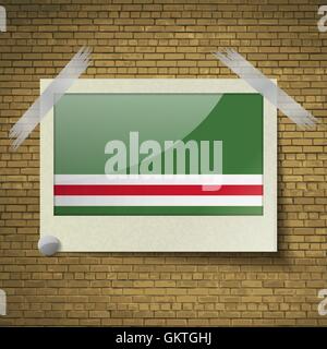 Bandiere Repubblica cecena di Ichke al telaio su un sfondo mattone. Vettore Illustrazione Vettoriale