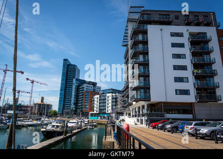 Ocean Village Marina e un complesso residenziale, business e tempo libero sviluppo, Southampton, Hampshire, Inghilterra, Regno Unito Foto Stock
