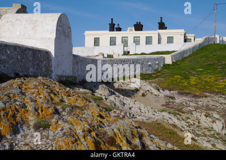 North Stack, ex stazione di allerta nebbia, Holyhead, Anglesey, Galles del Nord, Regno Unito. Foto Stock