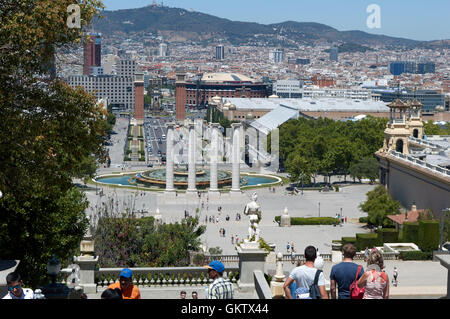 Vista dal Museo Nazionale d'Arte a Plaça de Espanya, Barcellona, Spagna Foto Stock