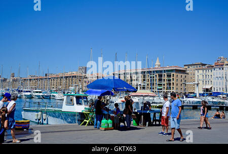 Mercato di pesci sul Vieux Port Marseille Bouches-du-Rhone Francia Foto Stock