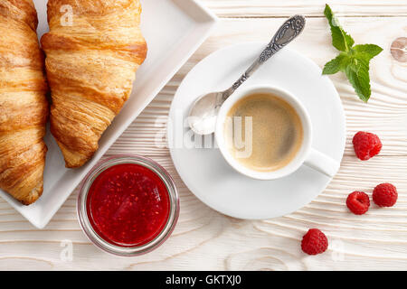 Caffè Espresso con cornetti e marmellata Foto Stock