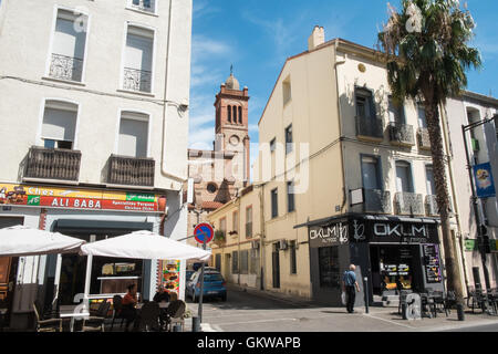 Ali Baba Kebab Shop Avenue du General de Gaulle che collega la stazione ferroviaria al centro di Perpignan,capitale Pyrénées Orientales. Foto Stock