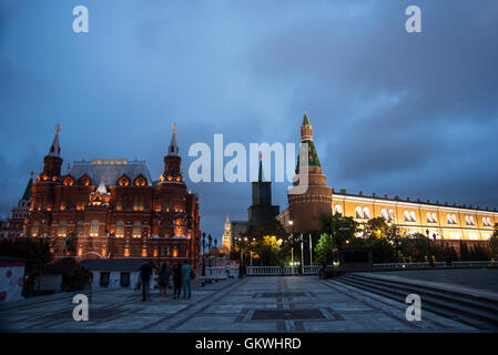 Manezhnaya Square durante il tramonto Foto Stock