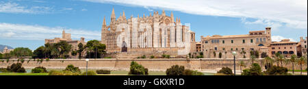 Schermo widescreen di Maiorca La Seu Cathedral e Almudaina, Palma de Mallorca in Spagna Foto Stock