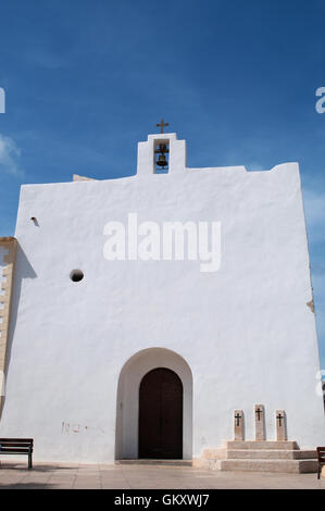 Formentera: la chiesa di Sant Francesc Xavier era originariamente un bastione fortificato, la sua costruzione iniziò nel 1726 Foto Stock