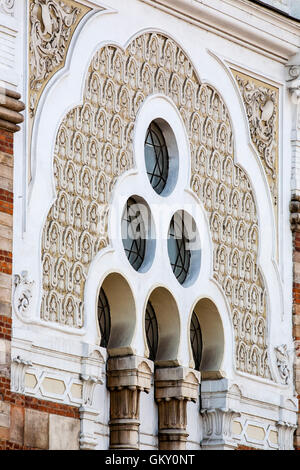 Sinagoga centrale di Sofia, la capitale della Bulgaria. Primo piano della finestra Foto Stock