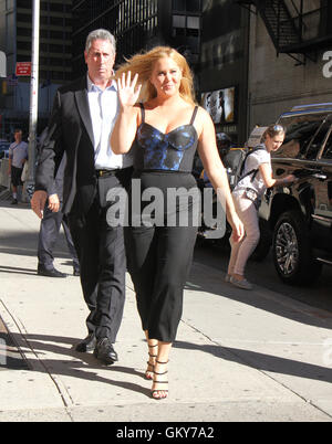 New York, Stati Uniti d'America. Il 22 agosto, 2016. Amy Schumer al Late Show con Stephen Colbert per parlare del suo nuovo libro La ragazza con la parte inferiore della schiena Tattoo di New York. Agosto 22, 2016. Credit:RW/MediaPunch Credito: MediaPunch Inc/Alamy Live News Foto Stock