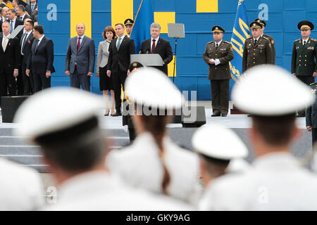 Kiev, Ucraina. 24 Ago, 2016. Gli ucraini il XXV anniversario dell'indipendenza dell'Ucraina dall'Unione Sovietica nel 1991. Credito: Sergii Kharchenko/ZUMA filo/Alamy Live News Foto Stock