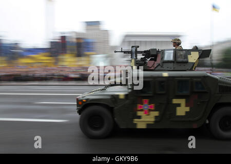 Kiev, Ucraina. 24 Ago, 2016. Gli ucraini il XXV anniversario dell'indipendenza dell'Ucraina dall'Unione Sovietica nel 1991. Credito: Sergii Kharchenko/ZUMA filo/Alamy Live News Foto Stock