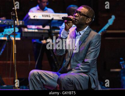 Edimburgo, Scozia, Regno Unito. 24 Agosto, 2016. Cantante senegalese e musicista Youssou N'Dour fa un raro prestazioni del Regno Unito come parte della Edinburgh International Festival fotografia scattata durante il sound-check prove generali di credito: Richard Dyson/Alamy Live News Foto Stock