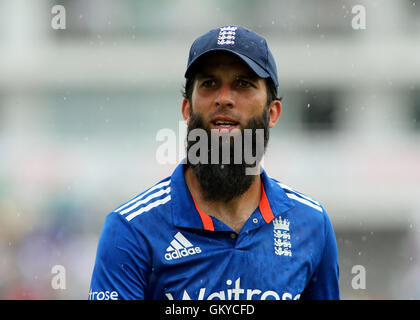 Ageas ciotola, Southampton, UK. 24 Ago, 2016. 1 Royal London un giorno International Cricket. Tra Inghilterra e Pakistan. Inghilterra spin bowler Moeen Ali Credito: Azione Sport Plus/Alamy Live News Foto Stock