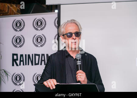 Londra, Inghilterra, Regno Unito. 25 Ago, 2016. Altoparlante Elliot Grove CEO di 24 Raindance Film Festival premere avviare al secolo Club di Londra, Regno Unito. Credito: Vedere Li/Alamy Live News Foto Stock