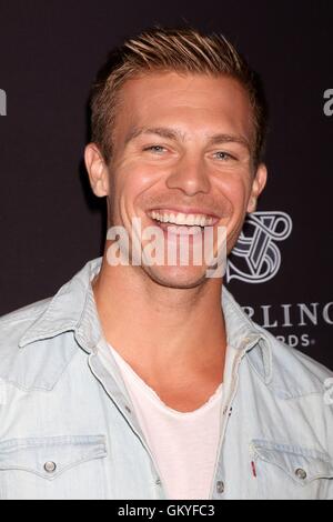 Los Angeles, CA, Stati Uniti d'America. 24 Ago, 2016. Michael Roark presso gli arrivi per Television Academy 68 Ore diurne Emmy Awards Reception, Television Academy's Saban Media Center, Los Angeles, CA 24 agosto 2016. Credito: Priscilla concedere/Everett raccolta/Alamy Live News Foto Stock