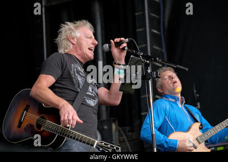 Simon e Hugh Scott Whitley del grande paese eseguendo in Weyfest, Farnham, Surrey, Regno Unito. Agosto 21, 2016. Foto Stock