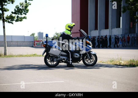 Polizia al gioco del calcio FSV Mainz 05 Foto Stock