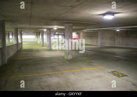 Vuoto Parcheggio in garage il Porto Interno di Baltimore, Maryland Foto Stock