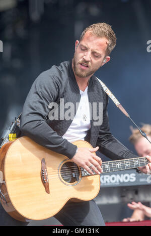 James Morrison effettuando in corrispondenza di Hylands Park a Chelmsford,Essex,nel pomeriggio di sabato 20 agosto a questo anni V Festival. Foto Stock