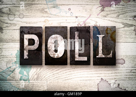 La parola 'POLL' scritto in vintage metallo sporchi tipo di stampa in rilievo su un dipinto di bianco sullo sfondo di legno con inchiostro e macchie di vernice. Foto Stock