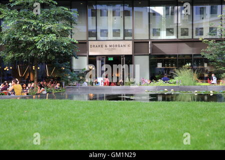 Drake & Morgan Kings Cross ristorante, su Pancras Square, a nord di Londra, Inghilterra, Regno Unito Foto Stock