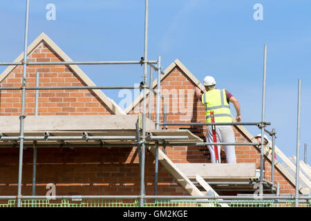 Nuova costruzione di case di sviluppo in via di completamento in Buckshaw Village, vicino a Chorley, Lancashire, Regno Unito. Foto Stock