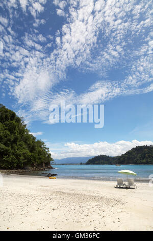 Spiaggia vuota a Playa Biesanz Beach, Parco Nazionale di Manuel Antonio, Costa Rica, America Centrale Foto Stock