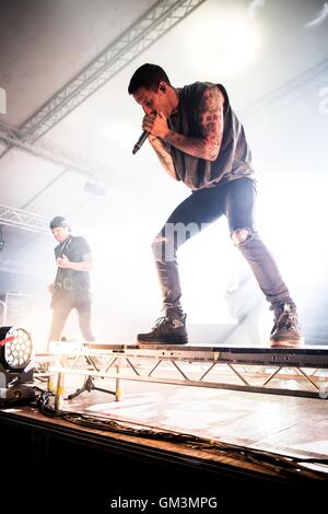 Milano, Italia. 23 Ago, 2016. La Australian anima metallica band Parkway Drive raffigurata sul palco come si esibiscono dal vivo presso il Circolo Magnolia nella dentellatura. © Roberto Finizio/Pacific Press/Alamy Live News Foto Stock