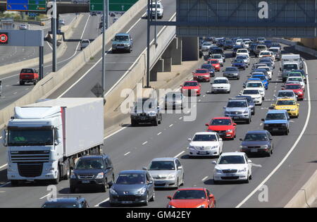 Melbourne's ingorgo sulla M1 Freeway in Melbourne Australia. Foto Stock