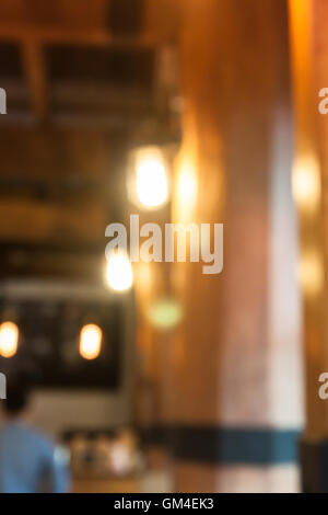 Calda illuminazione lampade a soffitto nel coffee shop, stock photo Foto Stock