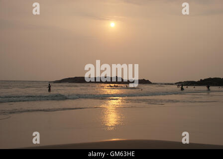 Tramonto al Lighthouse Beach, Kovalam, Malabarian Costa, il Malabar, Kerala, India, Asia. Foto Stock